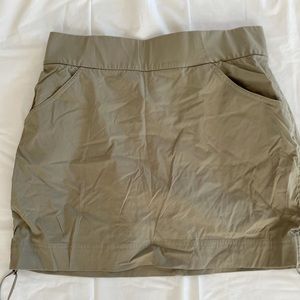 Columbia M khaki skort